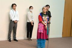 自己紹介する参加者