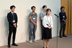 自己紹介する参加者