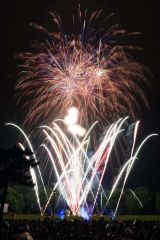 約５０００発の花火が芽室の夜空を彩った（長尾悦郎通信員撮影）