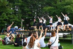 ステージイベントで会場の盛り上がりは昼から最高潮！星槎国際高校のアイドル部はオリジナル曲「十勝晴れ」など３曲を披露した