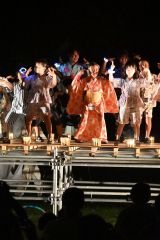 花火の合間にはこども華音実行委員会の子どもたちのかわいいでダンスで会場はほっこり