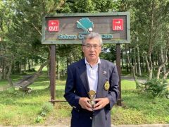 シルバーズ６０～６９歳の部メダリストの飯野光彦（サホロＣＣ）