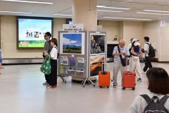 十勝総合振興局が掲示した日高山脈の写真パネル