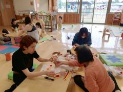 多様な世代が集い交流を深める参加者
