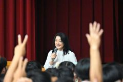 講演する田代さん