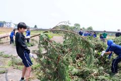 中学生が清流まつりの「たいまつ」製作を体験　大樹 5