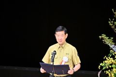 あいさつした伊藤環境大臣