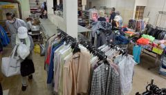 旧のむら呉服店を会場に初めて開催した空き施設フリーマーケット（２０日）