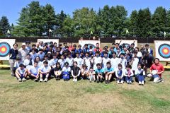 五輪メダリストの菊地さんと講習会参加者ら