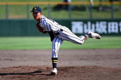 【準決勝・白樺学園－旭川志峯】白樺学園は３回２死から神谷春空が２番手として登板し、相手打線を無失点に抑える