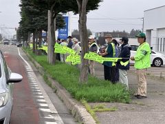 旗波で交通安全訴え　幕別町生活安全推進協 3