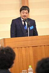 あいさつをする川田会長