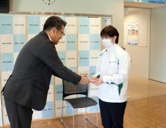 パリパラリンピック水泳出場の小野智華子選手に水泳団体が支援金