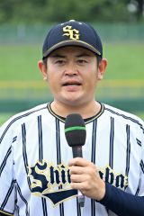 白樺学園野球部の亀田直紀監督（須貝拓也撮影）