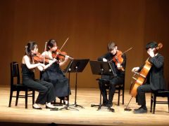 開幕の弦楽四重奏曲八短調作品１８を演奏するアカデミー生