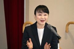 講演する鈴木さん