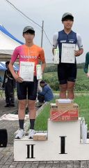 サロベツロードレースで優勝の恵田（右）と寺町（左）＝チーム提供