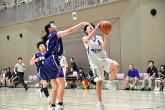 【女子決勝・帯西陵―帯四】チーム最多となる３３得点で優勝に貢献した帯西陵の根本結衣副主将（３年、右）