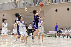 【女子決勝・帯西陵―帯四】敗れはしたが、最後まで諦めず戦い抜いた帯四の上野陽菜主将（３年、手前）