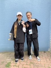 赤間凛音選手（左）と荻堂盛貴さん＝２０２３年５月、千葉市で（荻堂さん提供）