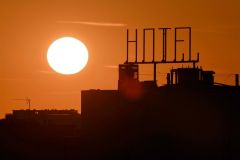 モンマルトルの夕日～パリ便り（１）