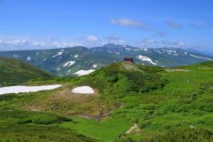 山泊の拠点にもなっている白雲岳避難小屋はクマが間近に迫ってくることもたびたびある