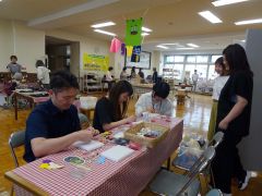 ワークショップを楽しむ来場者