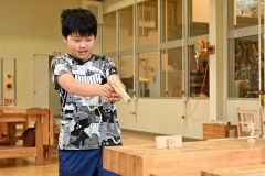 的を狙う山田さん