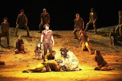 「ジーザス・クライスト＝スーパースター」のワンシーン（劇団四季提供、上原タカシ撮影）