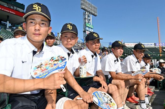 白樺学園が同時刻の試合観戦　元チームメートの健大高崎エースから刺激も