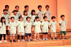 元気な歌声を聞かせる緑陽台認定こども園の子どもたち