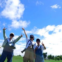 写真甲子園に出場した（左から）茶木さん、津村さん、岡田さん（光画同好会提供）