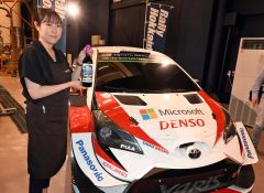 ワイン城にレプリカ車展示　ラリー限定ボトルも登場　池田