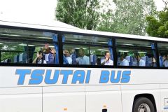 甲子園での応援に向けて出発した野球部(10日午前11時半ごろ)