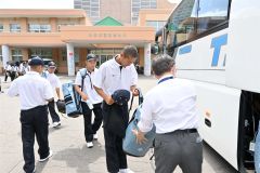 白樺学園、応援の野球部員らもいざ聖地・甲子園へ出発