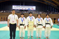 ２連覇は果たせなかったが、最後の最後まで諦めず戦い抜いた佐賀商業。井上朋香（中央、３年、札内中出）は先鋒としてチームに勢いをつけた。