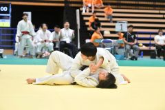 【女子団体戦３回戦・佐賀商―前橋育英】小外刈で勝利した井上朋香（上、佐賀商３年―札内中出）