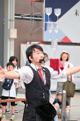 迫力の大道芸に驚き、笑顔　平原まつりでフェス