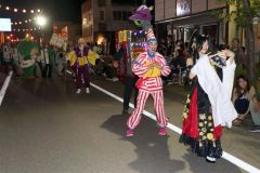 個性豊かな衣装と振り付けで観衆を沸かせた会場