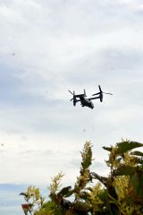 帯広駐屯地を離陸し飛行する陸自オスプレイ（２２日午前１１時１０分ごろ）