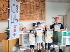 カフェで接客や調理を体験した子どもたち