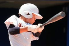 【帯南町中－門真ビックドリームス】四回無死二塁、帯南町中の斉藤令伍が右前打を放ち好機を広げる（横浜スタジアム、大賀章好撮影）