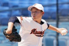 【帯南町中－門真ビックドリームス】三回から２番手で救援登板した帯南町中の斉藤令伍（横浜スタジアム、大賀章好撮影）