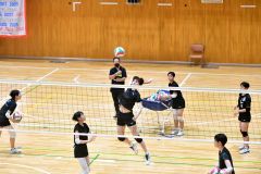 帯南商高でトレーニングをする道下ひなの(帯七中出)