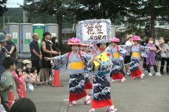 団体の部優勝のシニア花笠GoGo