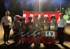 団体の部優勝のシニア花笠GoGo