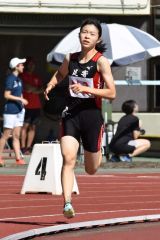 【女子800メートル予選1組】2カ月ぶりの800メートルでいきなり大会新となる2分11秒39の好タイムを記録した人見仁菜(足寄)