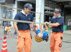 親子連れが消防体験　中札内でフェス～こぼれ話
