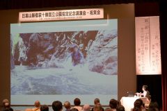 沢登りの魅力を話す飯田さん