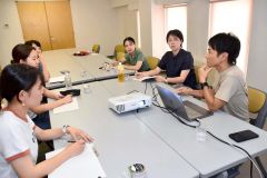 立命館大の学生が陸別のフェアトレードの取り組みを視察